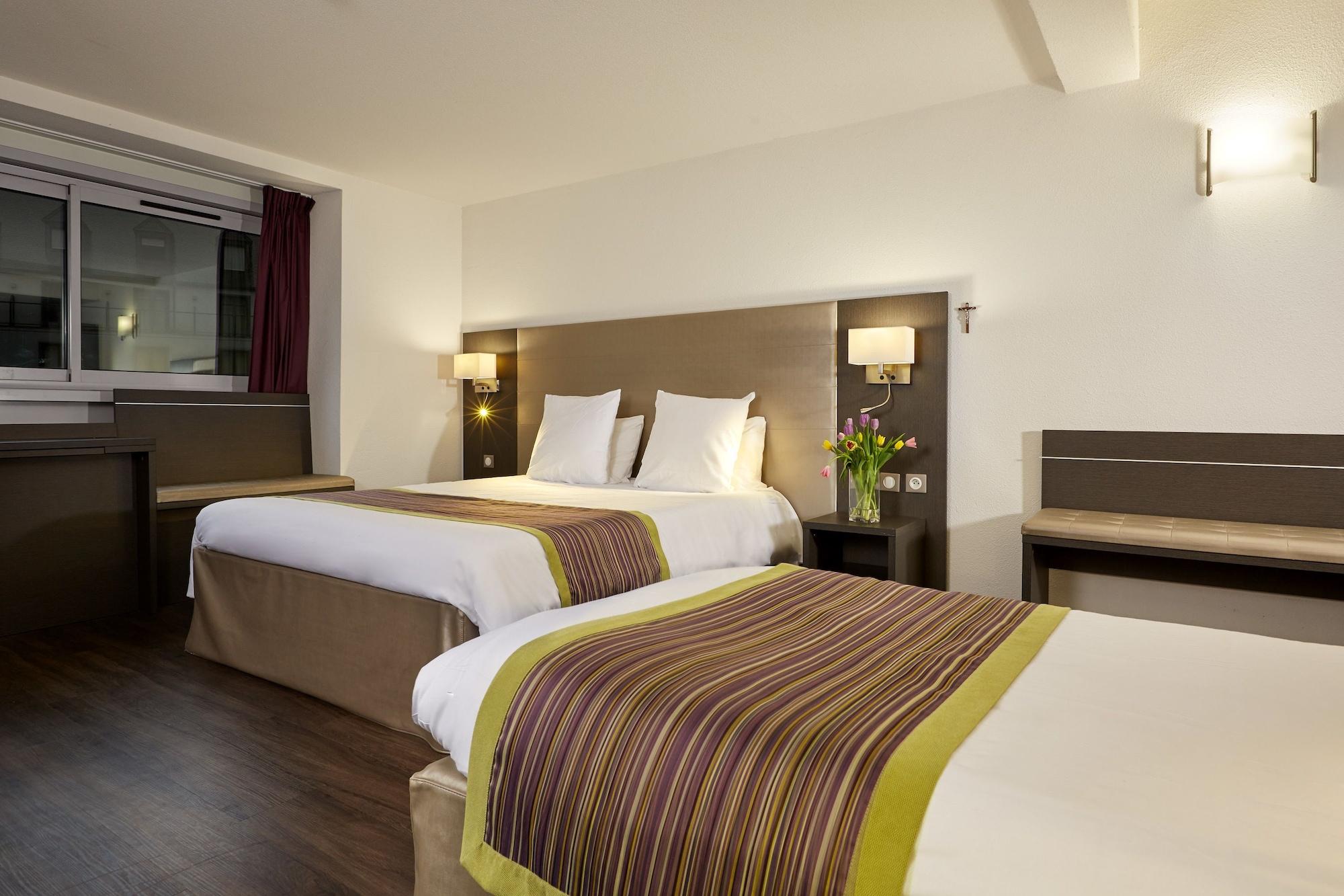 Hotel Astrid Lourdes Bagian luar foto