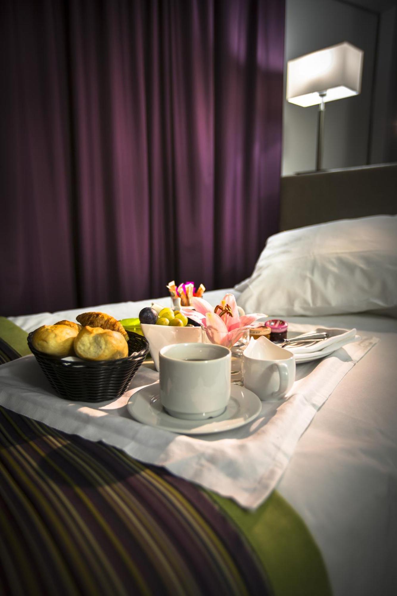Hotel Astrid Lourdes Bagian luar foto
