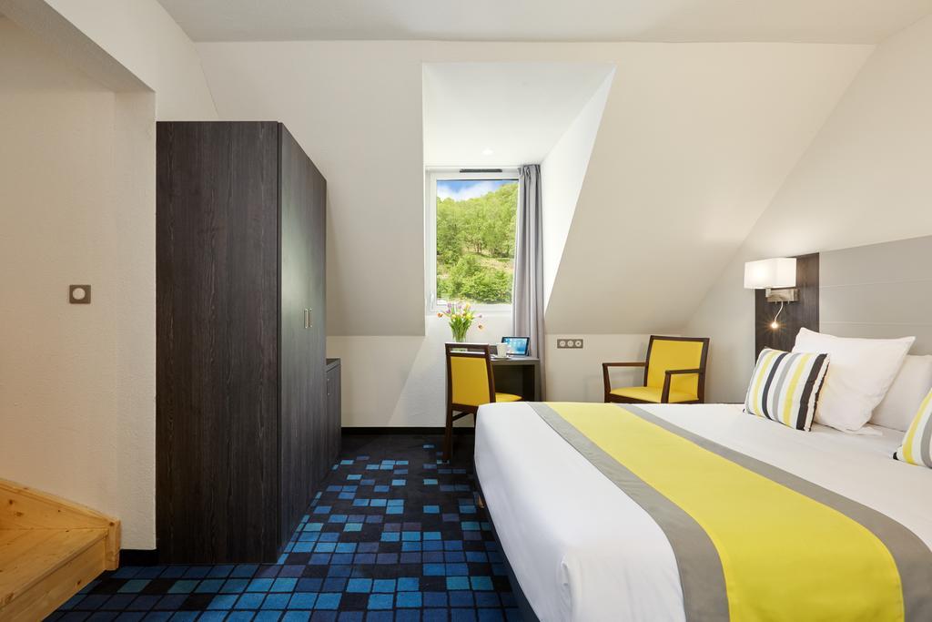 Hotel Astrid Lourdes Bagian luar foto